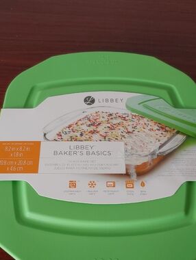 Libbey Baker's Basics Glass Pan with Bright Green Lid. Size 8.2x8.2x1.8 In